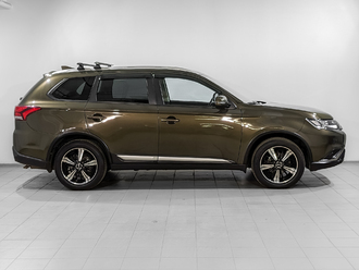 фото Mitsubishi Outlander III 2020