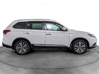 фото Mitsubishi Outlander III 2021