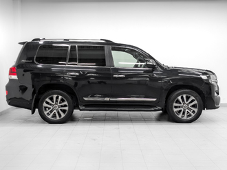 фото Toyota Land Cruiser 200 2017