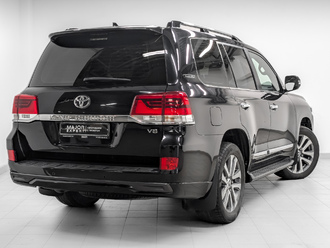 фото Toyota Land Cruiser 200 2017