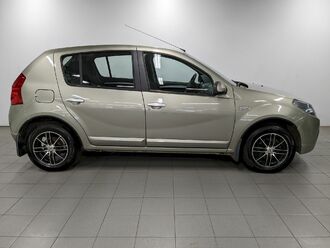 фото Renault Sandero 2013