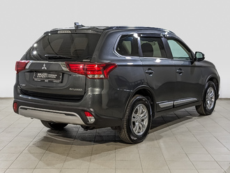 фото Mitsubishi Outlander III 2021