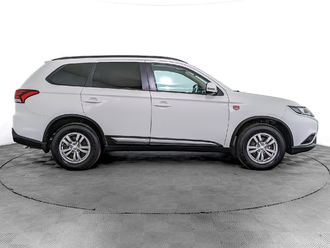 фото Mitsubishi Outlander III 2021