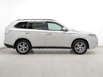 фото Mitsubishi Outlander III 2014