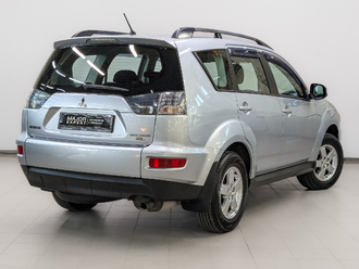 фото Mitsubishi Outlander II 2011