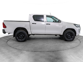 фото Toyota Hilux VIII 2021