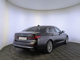 фото BMW 5 (G30/F90) 2023
