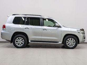 фото Toyota Land Cruiser 200 2018