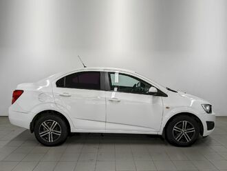 фото Chevrolet Aveo (T300) 2013