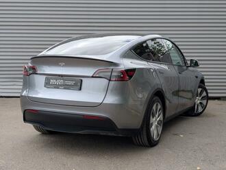 фото Tesla Model Y 2023