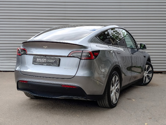 фото Tesla Model Y 2023