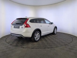 фото Volvo V60 CC I 2016