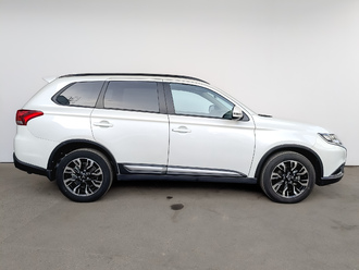 фото Mitsubishi Outlander III 2022