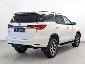 фото Toyota Fortuner II 2017