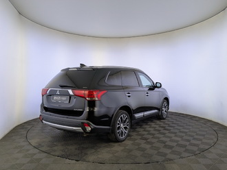 фото Mitsubishi Outlander III 2017