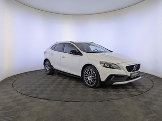 фото Volvo V40 II 2016