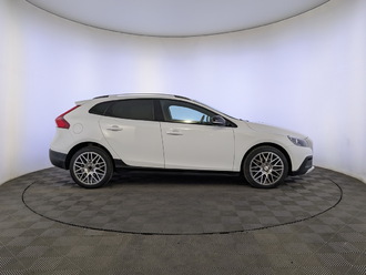 фото Volvo V40 II 2016