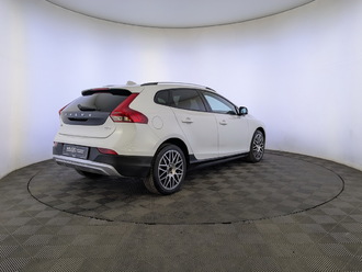 фото Volvo V40 II 2016