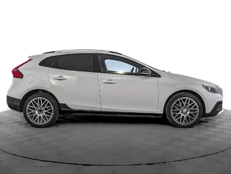 фото Volvo V40 II 2016