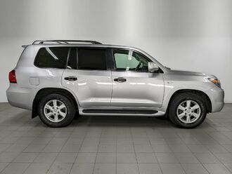 фото Lexus LX III 2008