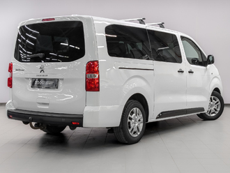 фото Peugeot Traveller 2022