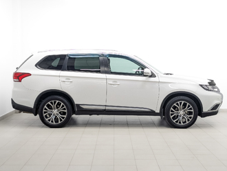 фото Mitsubishi Outlander III 2017