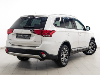 фото Mitsubishi Outlander III 2017