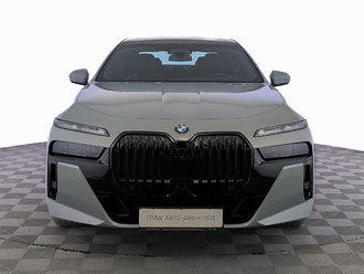 фото BMW 7 (G70) 2023