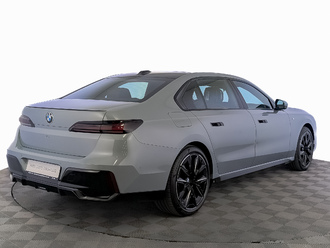 фото BMW 7 (G70) 2023