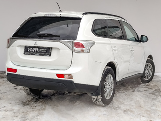 фото Mitsubishi Outlander III 2013