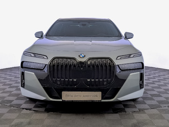фото BMW 7 (G70) 2022