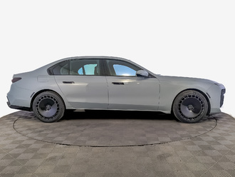 фото BMW 7 (G70) 2022