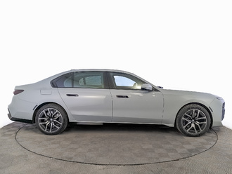 фото BMW 7 (G70) 2022