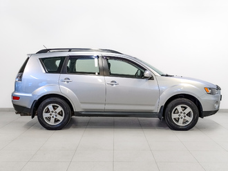 фото Mitsubishi Outlander II 2011