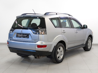 фото Mitsubishi Outlander II 2011