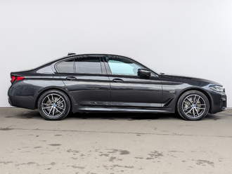 фото BMW 5 (G30/F90) 2022