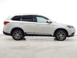 фото Mitsubishi Outlander III 2017