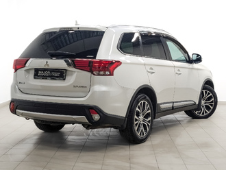 фото Mitsubishi Outlander III 2017