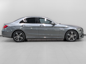 фото Mercedes-Benz C (W/S205) 2019