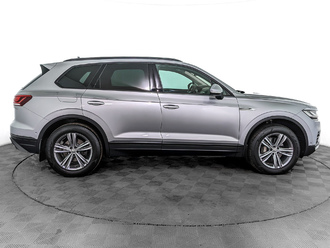 фото Volkswagen Touareg III 2018