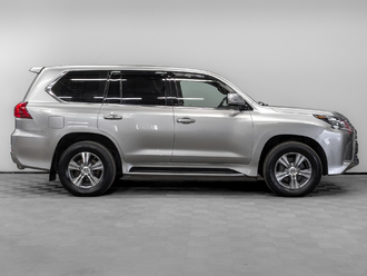 фото Lexus LX III 2020