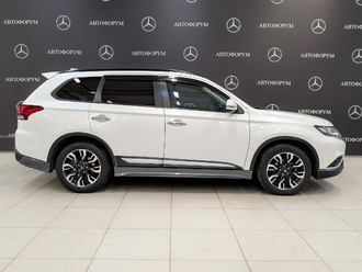 фото Mitsubishi Outlander III 2021
