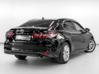 фото Toyota Camry VIII 2021