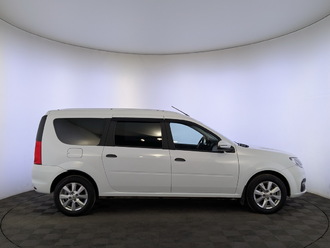 фото Lada Largus 2024
