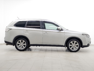 фото Mitsubishi Outlander III 2014