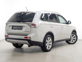 фото Mitsubishi Outlander III 2014