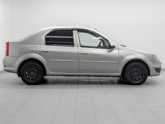 фото Renault Logan 2012