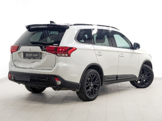 фото Mitsubishi Outlander III 2021