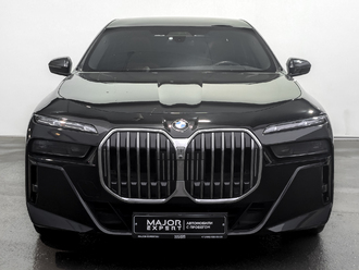 фото BMW 7 (G70) 2023
