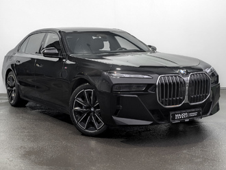 фото BMW 7 (G70) 2023